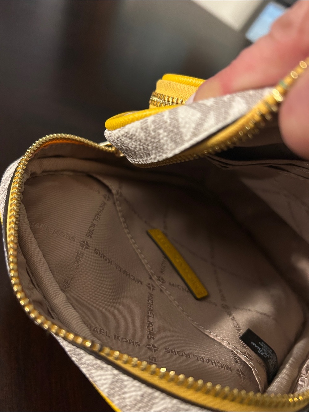 MICHAEL KORS Cream Crossbody with Yellow Trim - Picture 3 of 3
